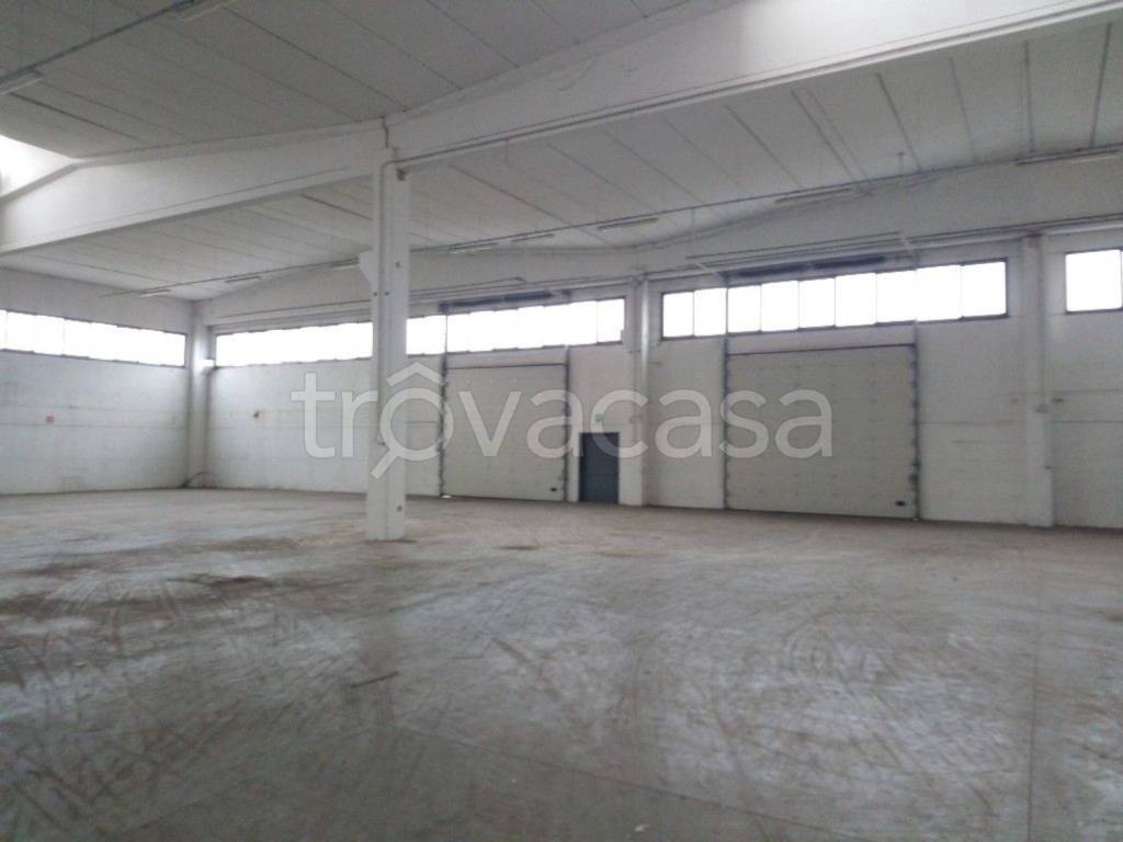 locale commerciale in affitto a Reggio nell'Emilia in zona Sesso