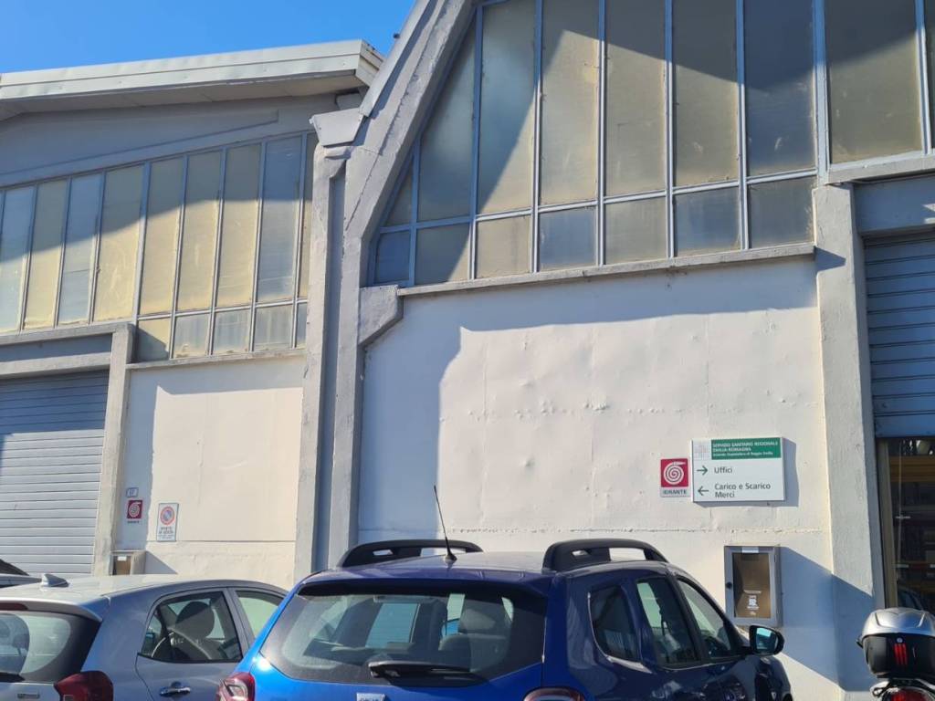 locale commerciale in affitto a Reggio nell'Emilia