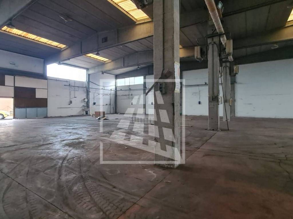 locale commerciale in affitto a Reggio nell'Emilia in zona Mancasale