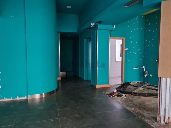 negozio in affitto a Reggio nell'Emilia in zona Città Storica