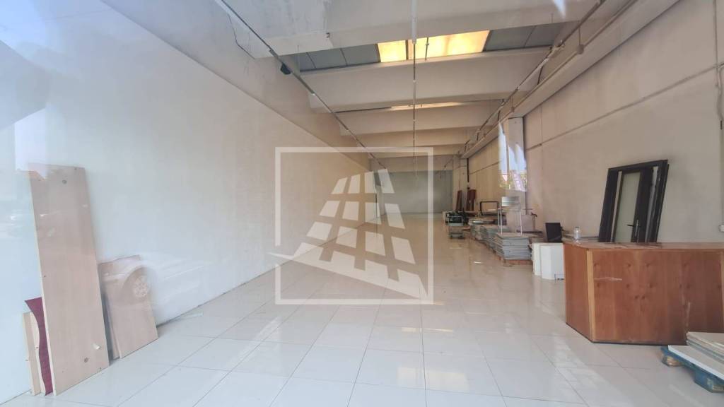 negozio in affitto a Reggio nell'Emilia in zona Pieve Modolena