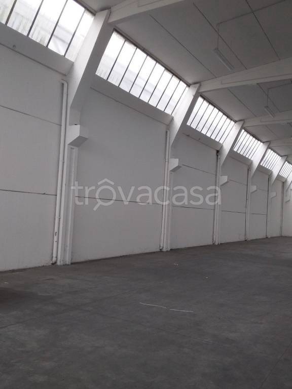 locale commerciale in affitto a Reggio nell'Emilia in zona Roncocesi