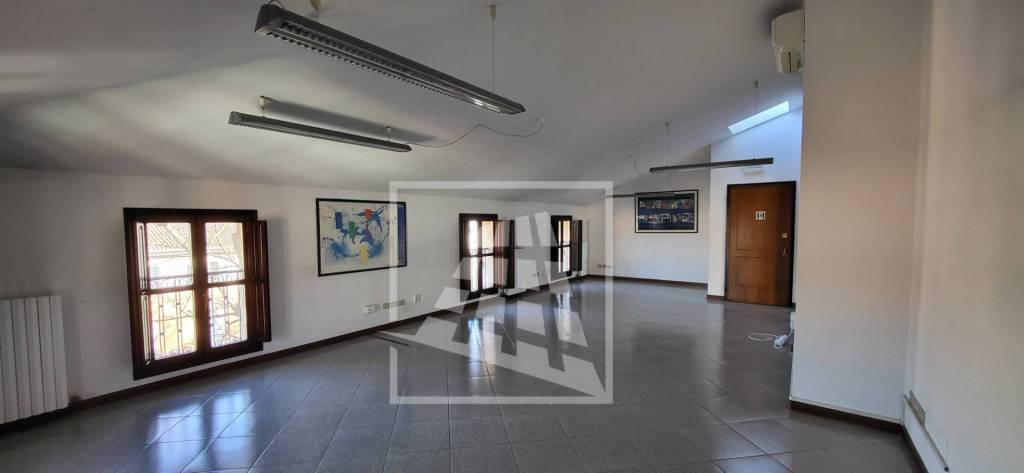 ufficio in affitto a Reggio nell'Emilia in zona Città Storica