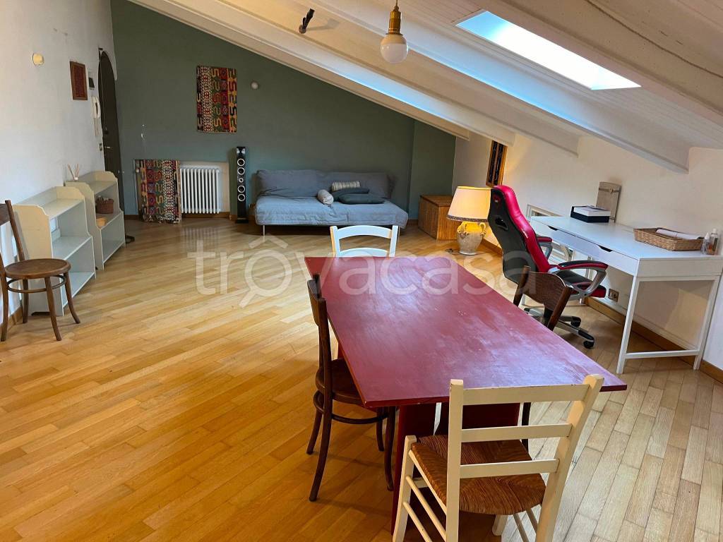 appartamento in affitto a Reggio nell'Emilia in zona Città Storica