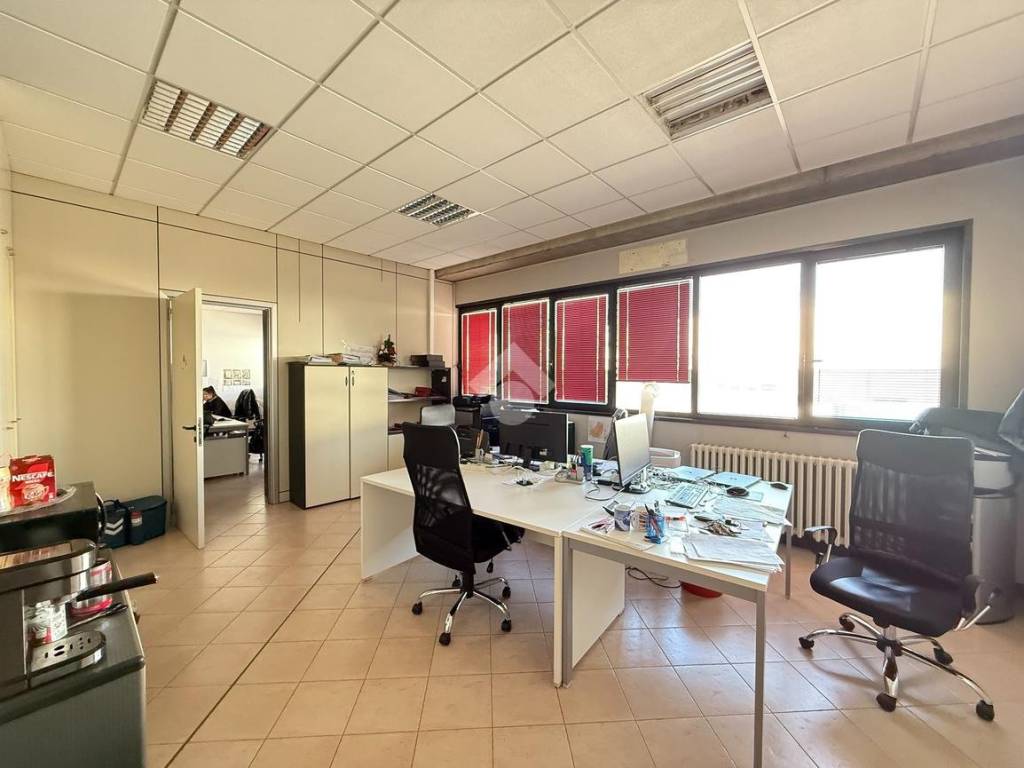 ufficio in affitto a Reggio nell'Emilia in zona Baragalla
