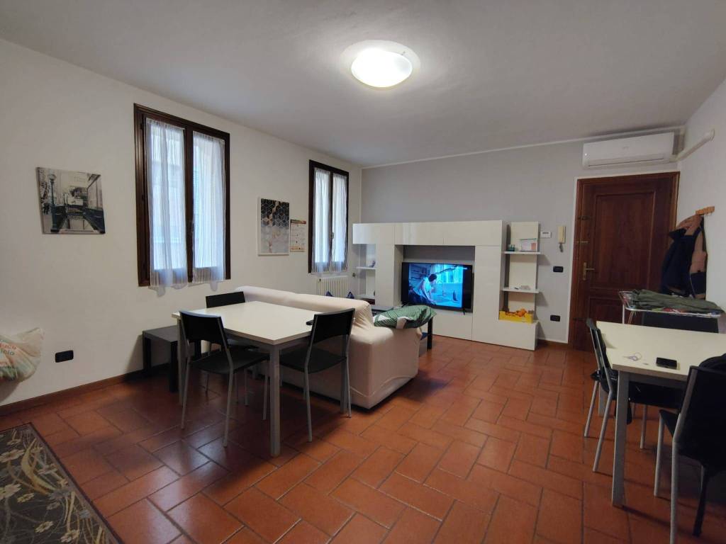 appartamento in affitto a Reggio nell'Emilia in zona Città Storica