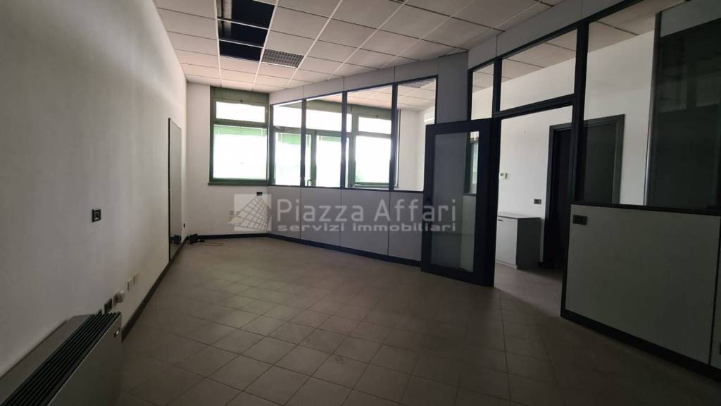 ufficio in affitto a Reggio nell'Emilia in zona Santa Croce