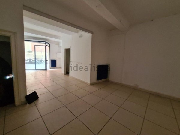 negozio in affitto a Reggio nell'Emilia in zona Città Storica