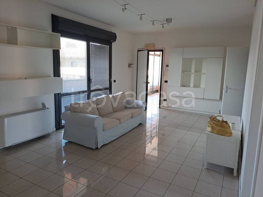 appartamento in affitto a Reggio nell'Emilia in zona Città Storica