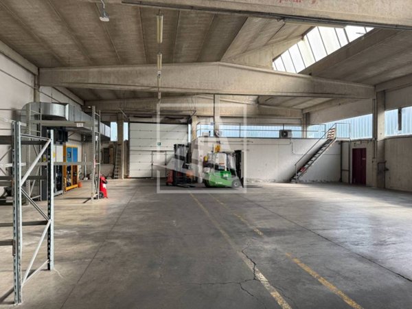 locale commerciale in affitto a Reggio nell'Emilia in zona Mancasale