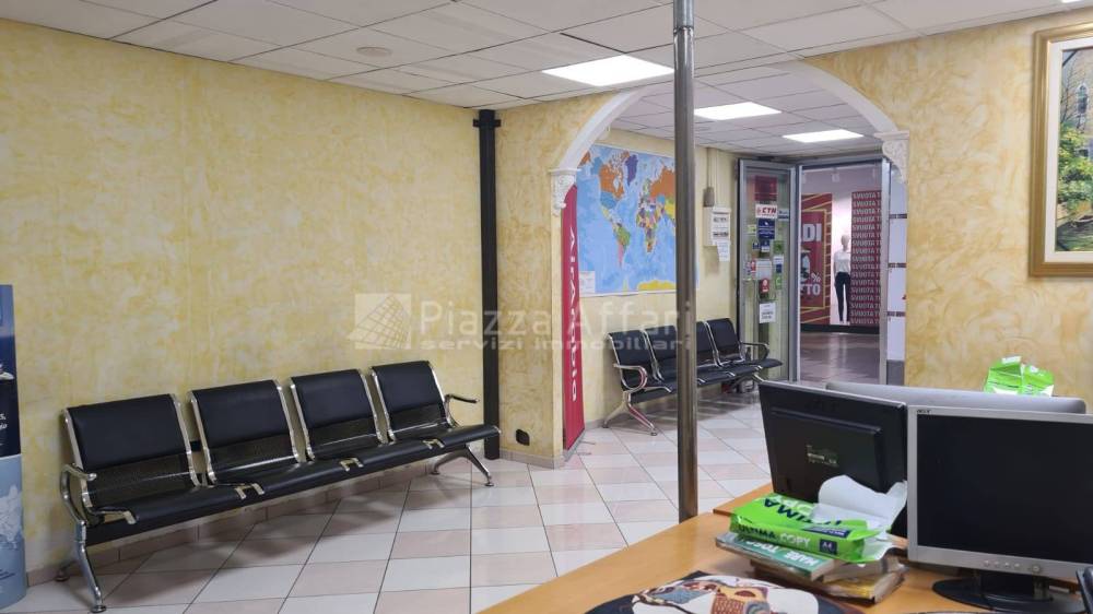negozio in affitto a Reggio nell'Emilia in zona Ospizio
