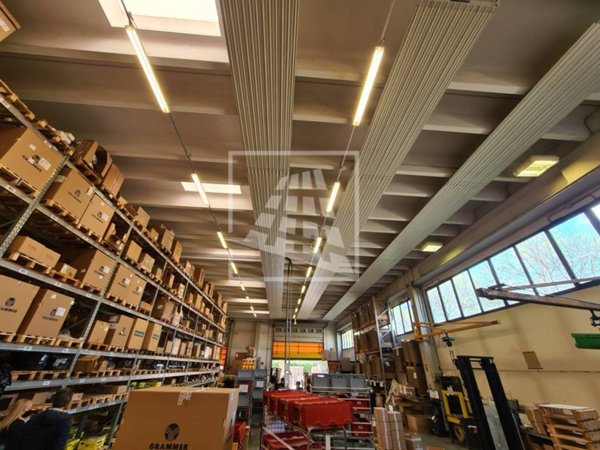 locale commerciale in affitto a Reggio nell'Emilia in zona Roncocesi