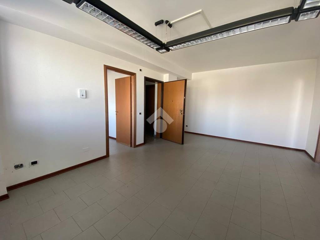 ufficio in affitto a Reggio nell'Emilia in zona Regina Pacis