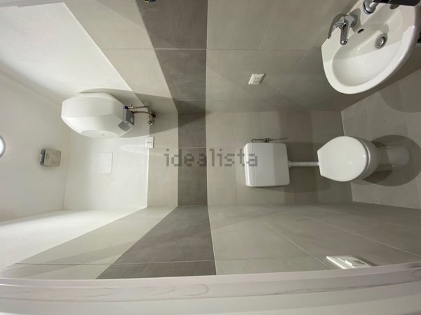 negozio in affitto a Reggio nell'Emilia in zona Città Storica