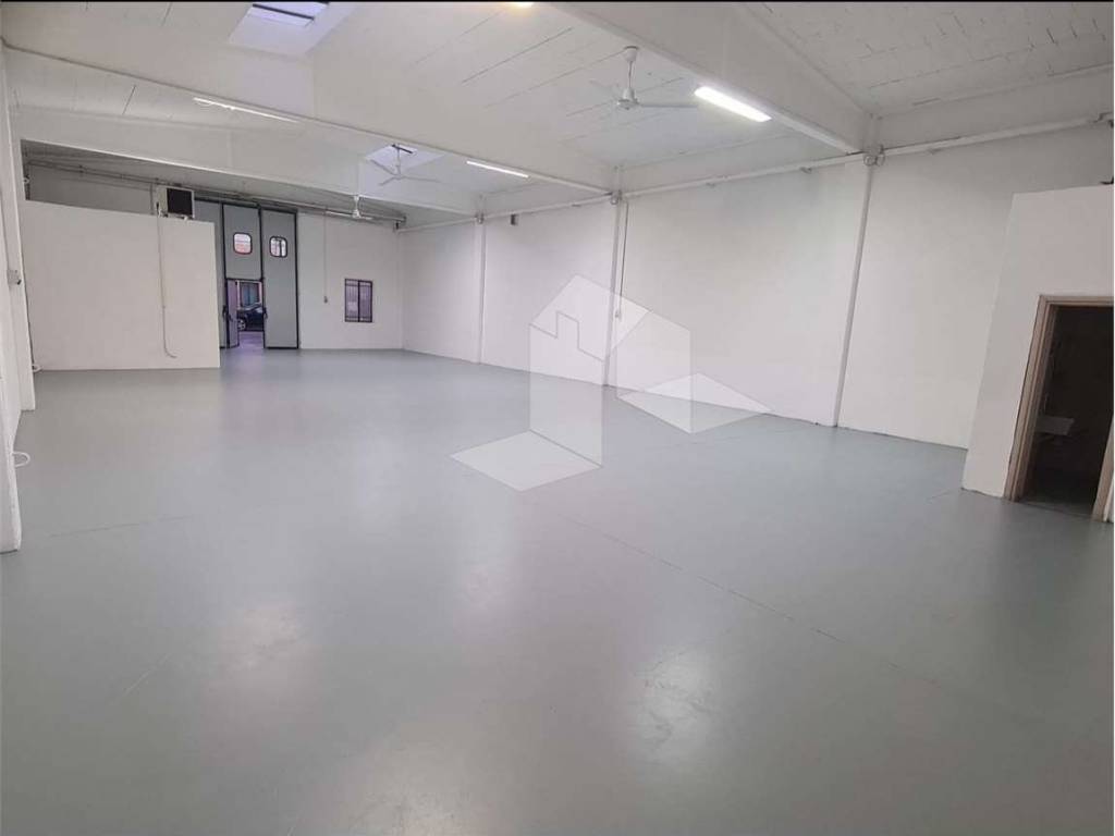 locale commerciale in affitto a Reggio nell'Emilia