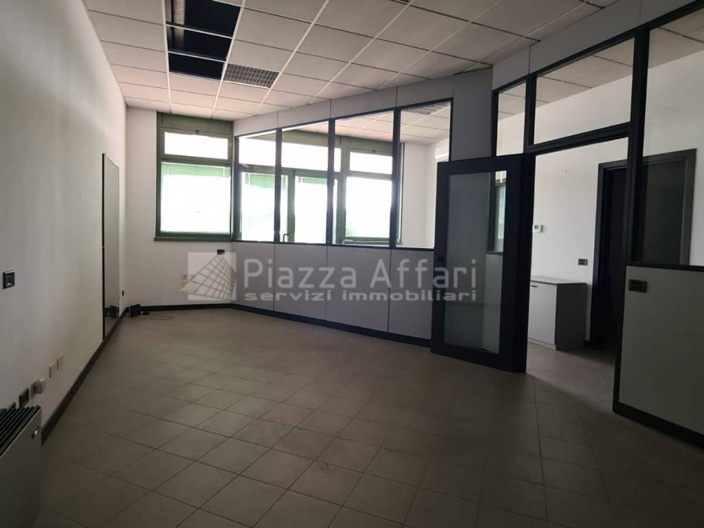 ufficio in affitto a Reggio nell'Emilia in zona Santa Croce
