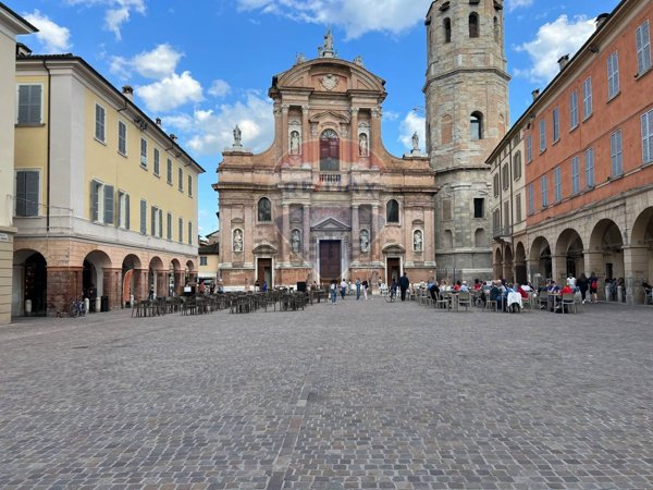 locale commerciale in affitto a Reggio nell'Emilia in zona San Prospero Strinati