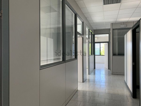 ufficio in affitto a Reggio nell'Emilia in zona Stranieri / Bazzarola
