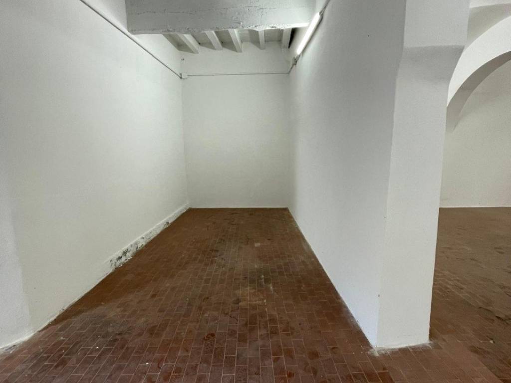 locale commerciale in affitto a Reggio nell'Emilia in zona Città Storica