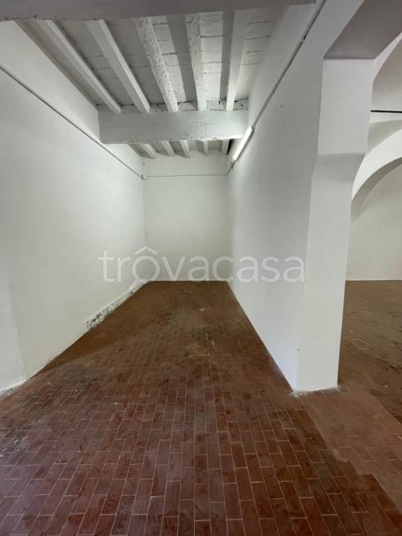 locale commerciale in affitto a Reggio nell'Emilia in zona Città Storica