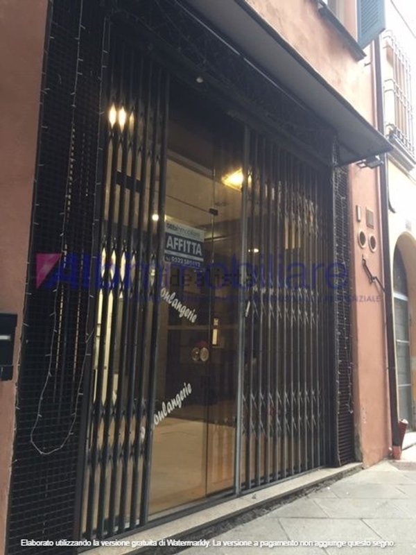 negozio in affitto a Reggio nell'Emilia in zona San Prospero Strinati