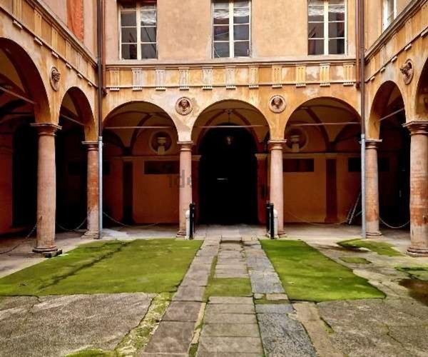 locale commerciale in affitto a Reggio nell'Emilia