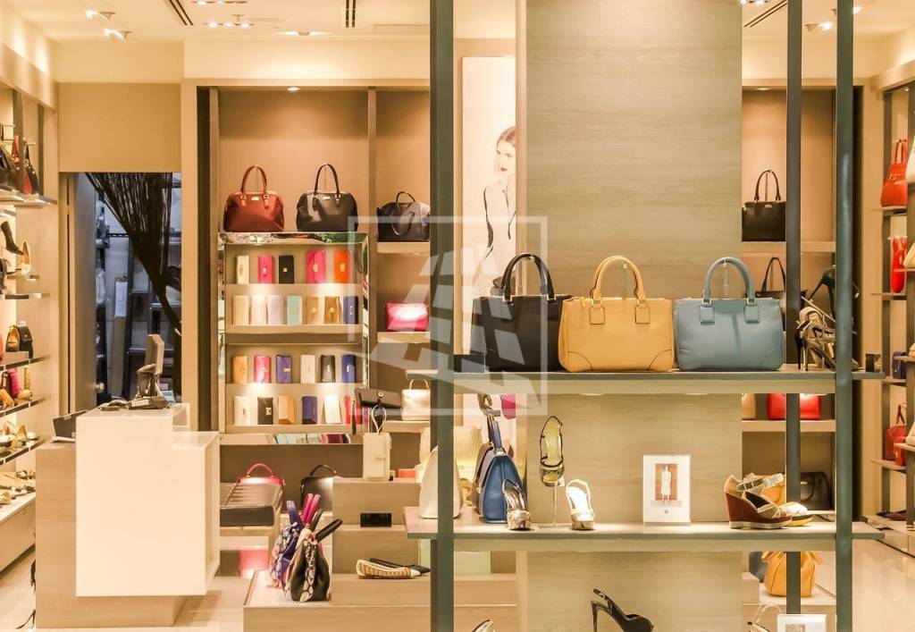 negozio in affitto a Reggio nell'Emilia in zona Città Storica