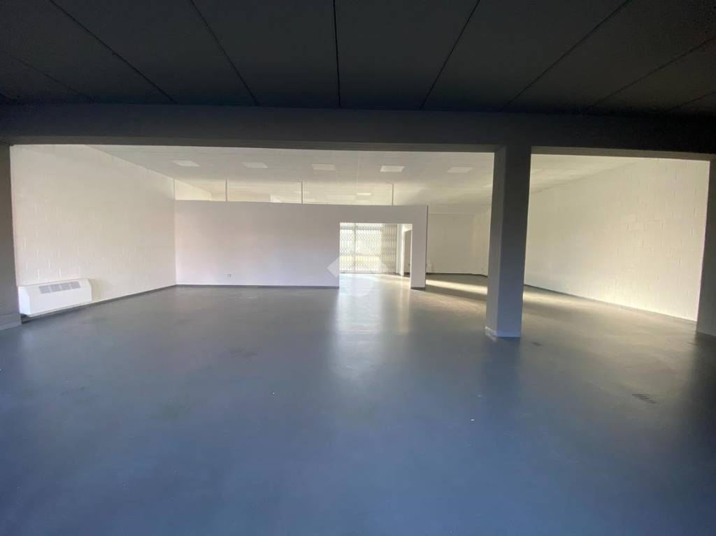 negozio in affitto a Reggio nell'Emilia in zona Codemondo