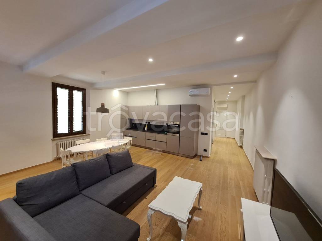 appartamento in affitto a Reggio nell'Emilia in zona Città Storica