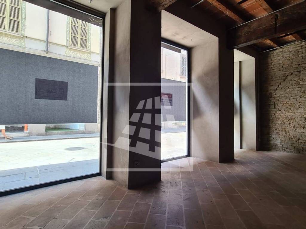 negozio in affitto a Reggio nell'Emilia in zona Città Storica