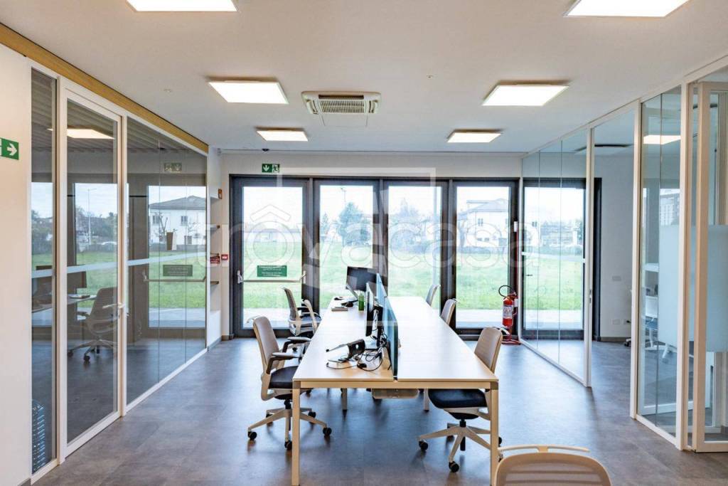 negozio in affitto a Reggio nell'Emilia in zona Mancasale