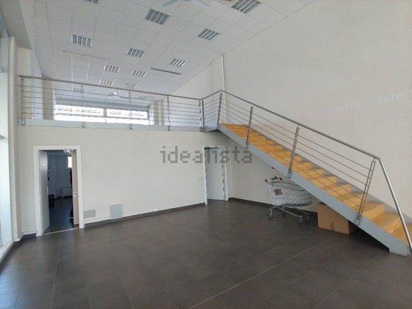 negozio in affitto a Reggio nell'Emilia