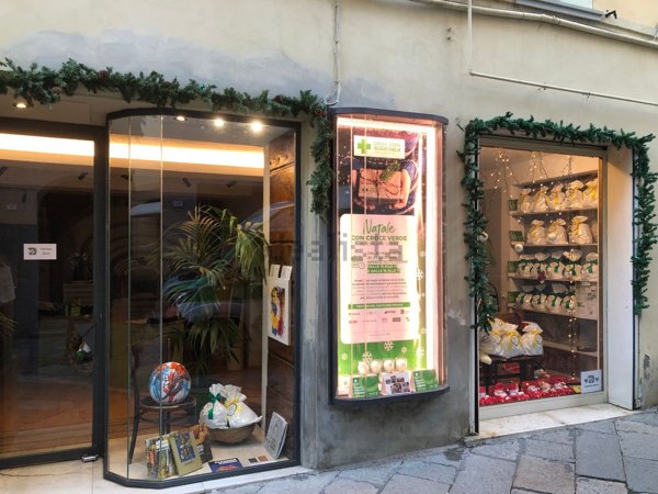 negozio in affitto a Reggio nell'Emilia in zona San Prospero Strinati