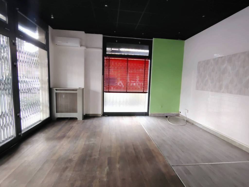 negozio in affitto a Reggio nell'Emilia in zona Rosta Nuova