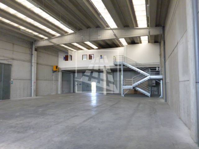 locale commerciale in affitto a Reggio nell'Emilia