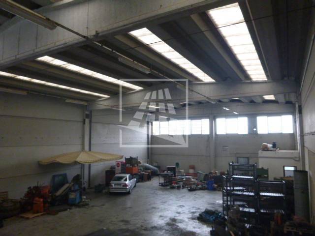 locale commerciale in affitto a Reggio nell'Emilia in zona Codemondo