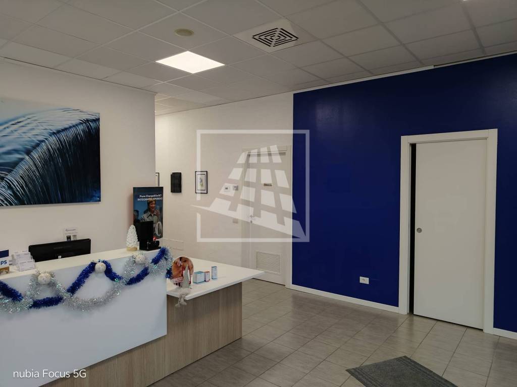 negozio in affitto a Reggio nell'Emilia in zona Pieve Modolena