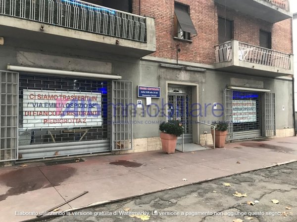 locale commerciale in affitto a Reggio nell'Emilia in zona Città Storica
