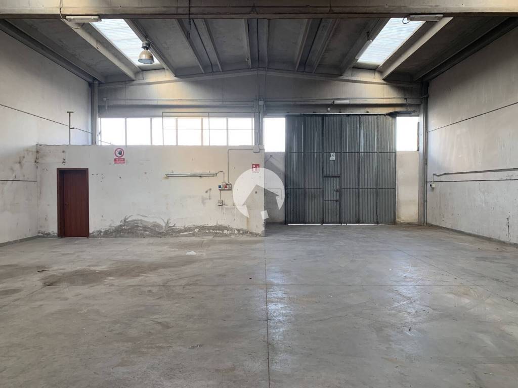 locale commerciale in affitto a Reggio nell'Emilia