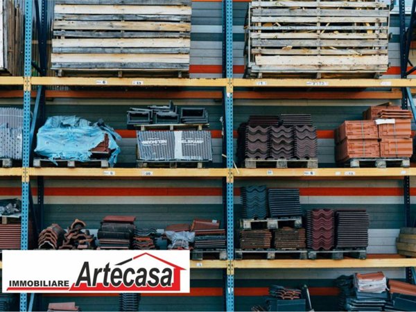 locale commerciale in affitto a Reggio nell'Emilia in zona Baragalla