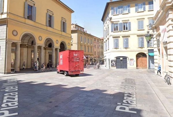 negozio in affitto a Reggio nell'Emilia in zona Città Storica