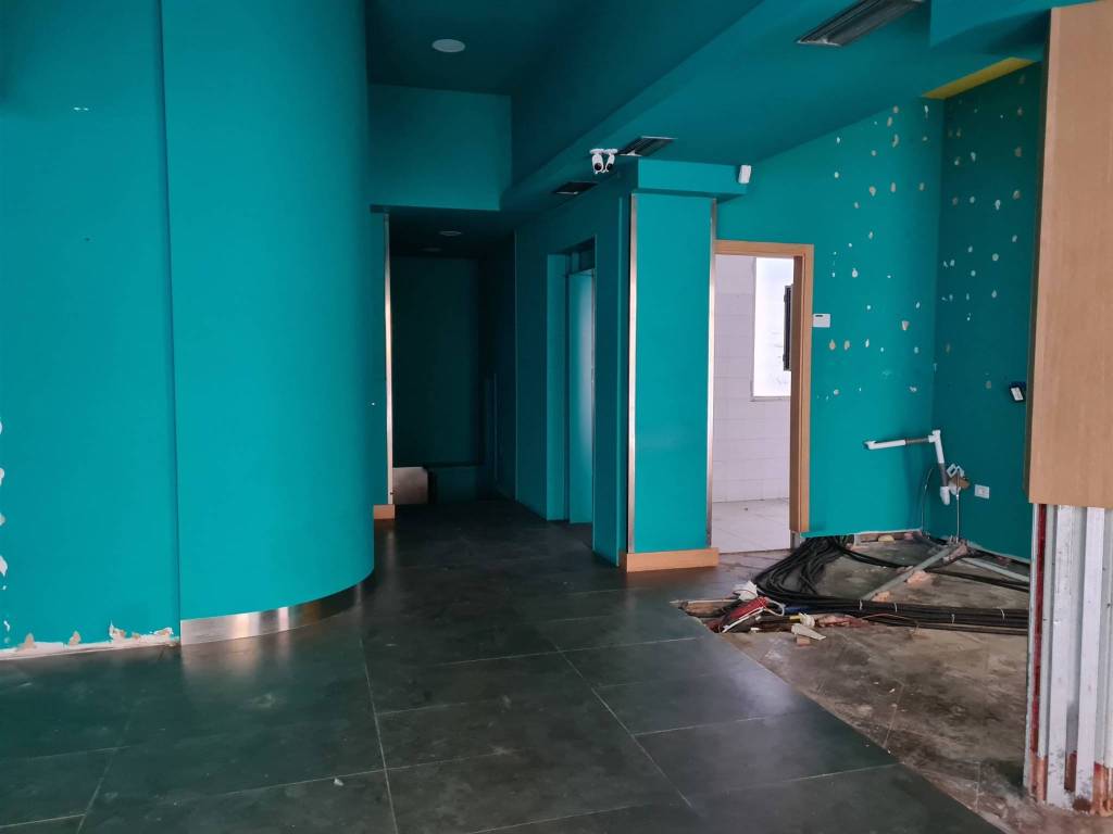 negozio in affitto a Reggio nell'Emilia in zona Città Storica