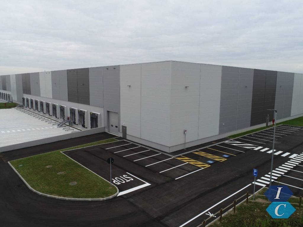 locale commerciale in affitto a Reggio nell'Emilia