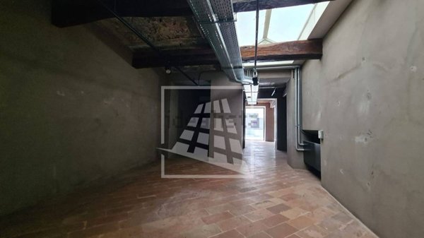 locale commerciale in affitto a Reggio nell'Emilia in zona Città Storica