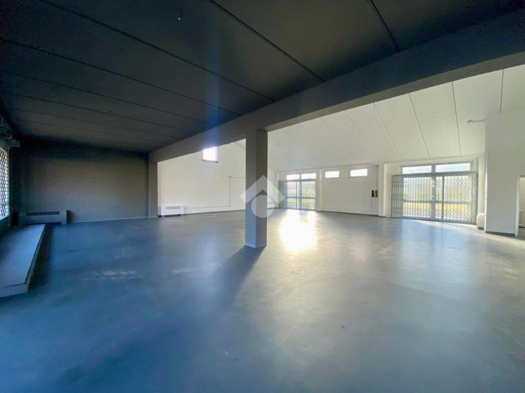 negozio in affitto a Reggio nell'Emilia in zona Codemondo