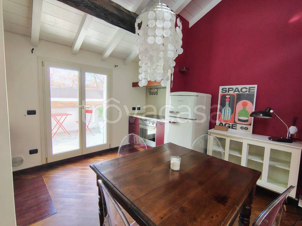 appartamento in affitto a Reggio nell'Emilia in zona Città Storica