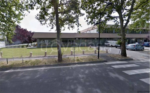 negozio in affitto a Reggio nell'Emilia in zona Santa Croce