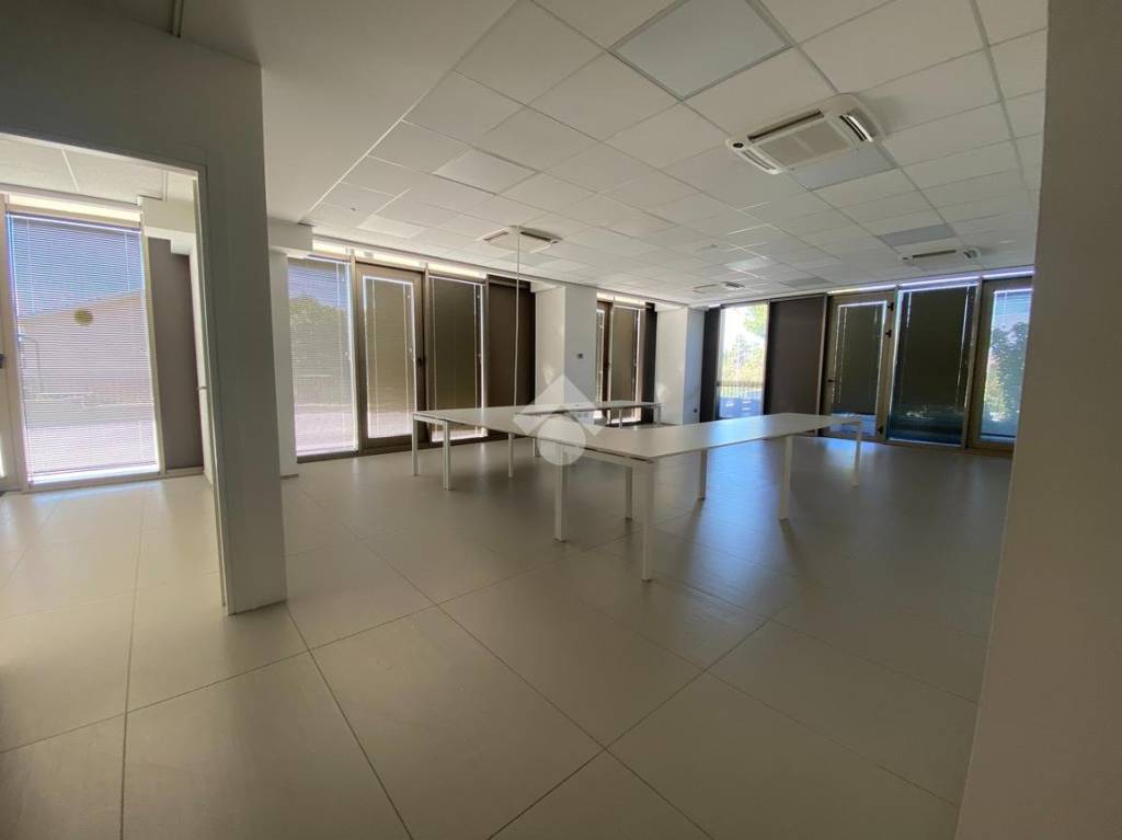 ufficio in affitto a Reggio nell'Emilia in zona Ospizio