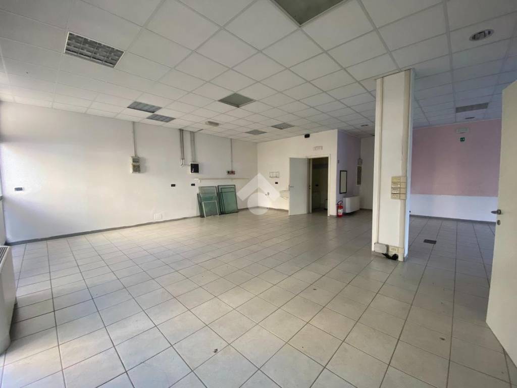 negozio in affitto a Reggio nell'Emilia in zona San Maurizio