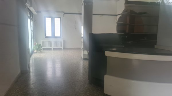 negozio in affitto a Reggio nell'Emilia in zona Mirabello